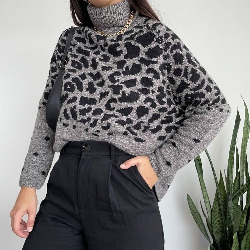 DIVINE heart women’s sweater cowl neck boxy super soft gray leopard size large